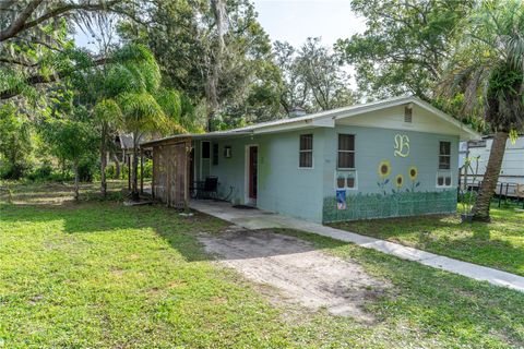 A home in LAKELAND