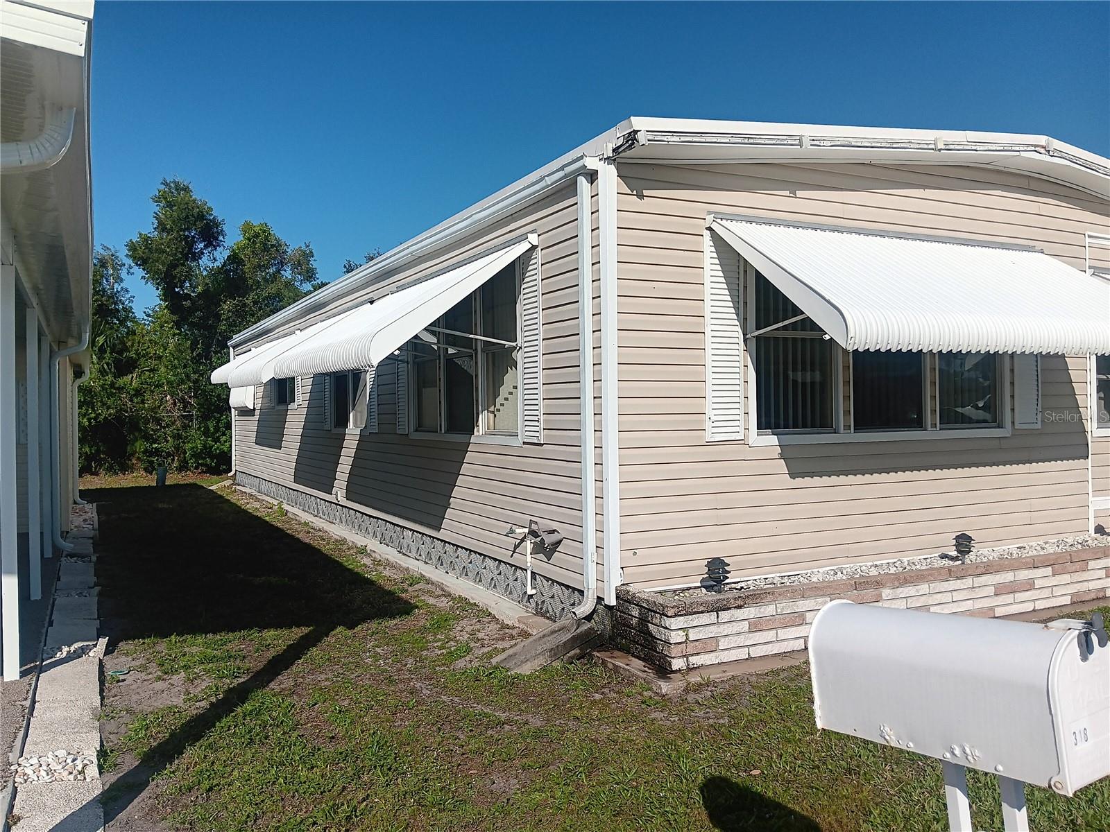 320 TROPIC DRIVE