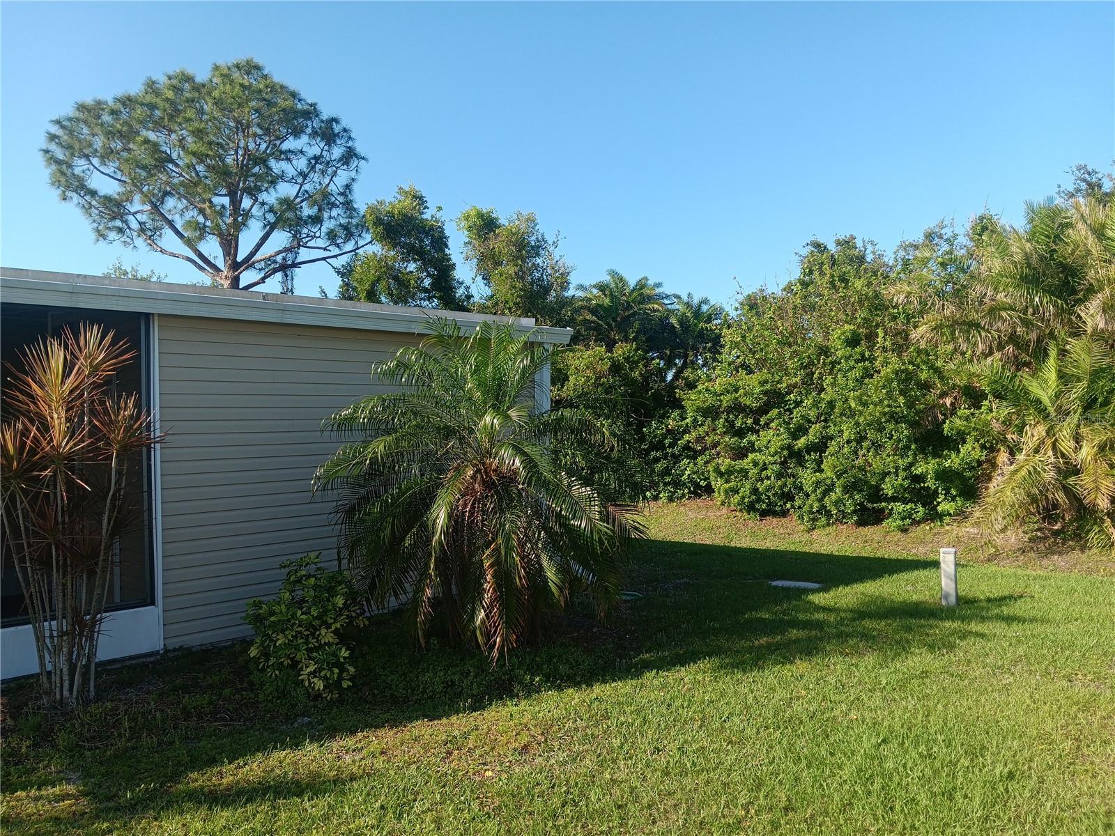 320 TROPIC DRIVE
