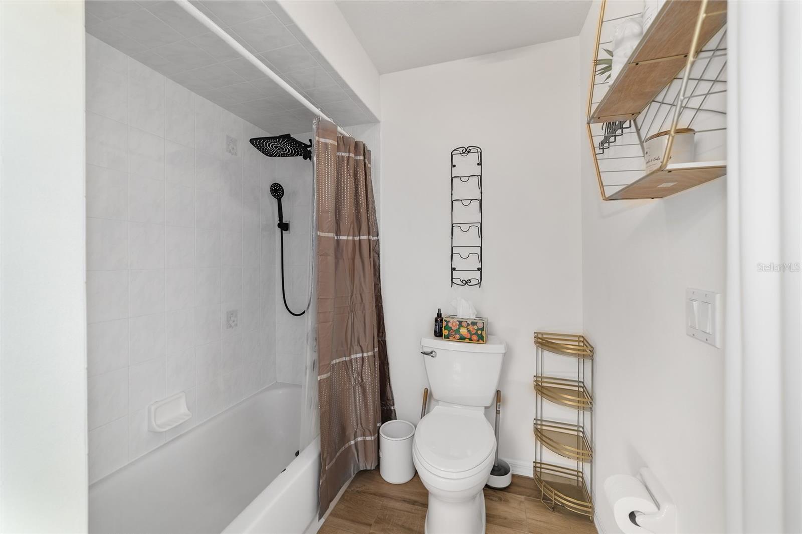 SILVER MEADOWS - Residential