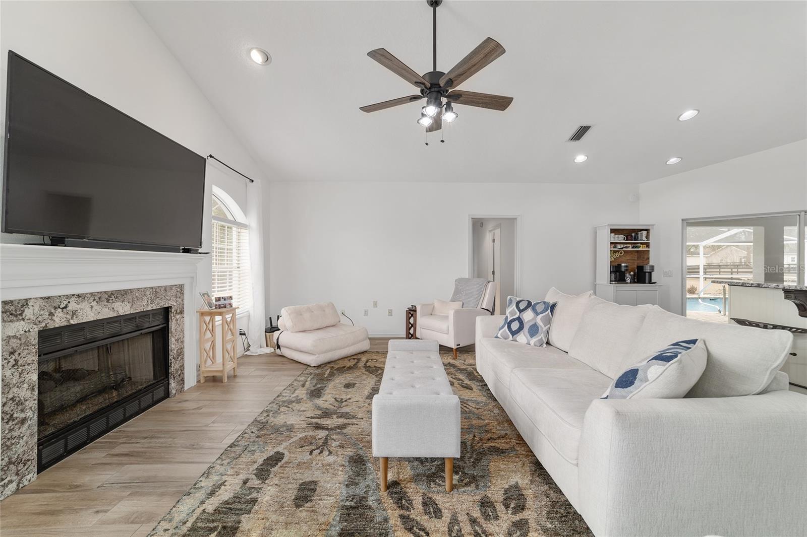 SILVER MEADOWS - Residential