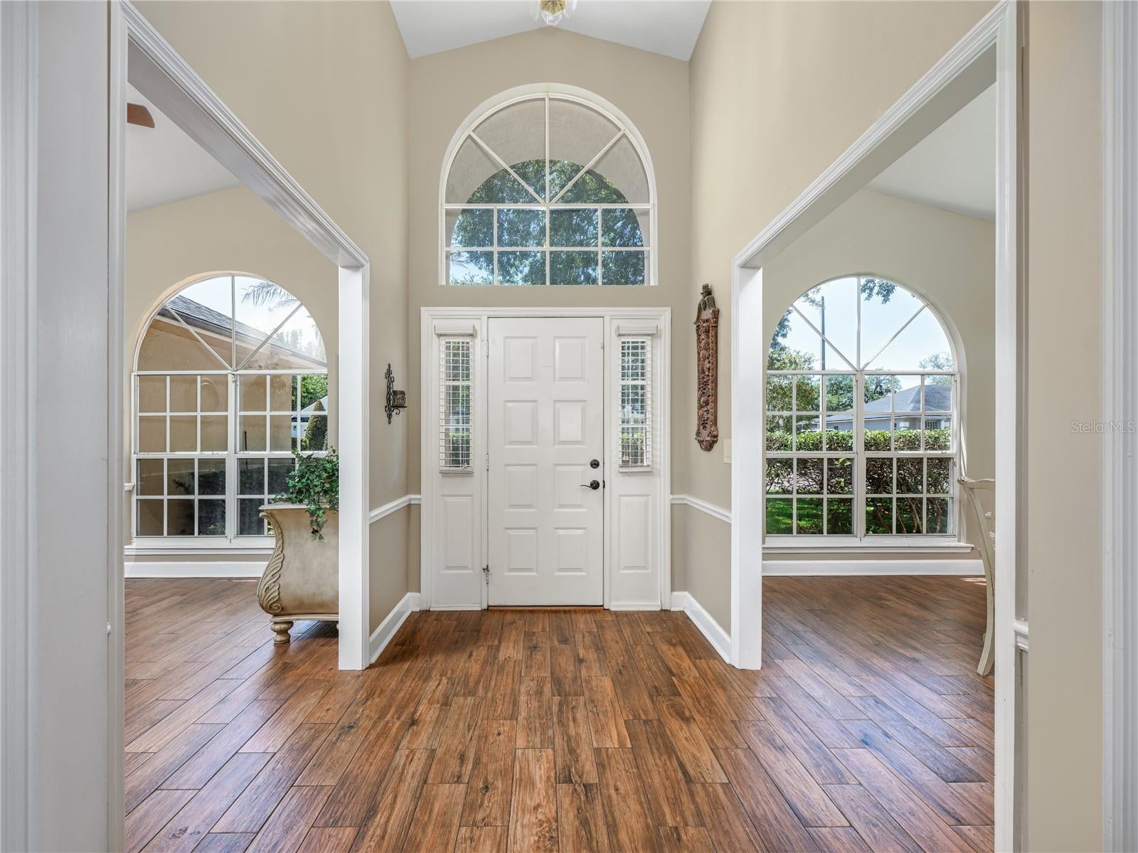 1045 ABBOTSFORD COURT
