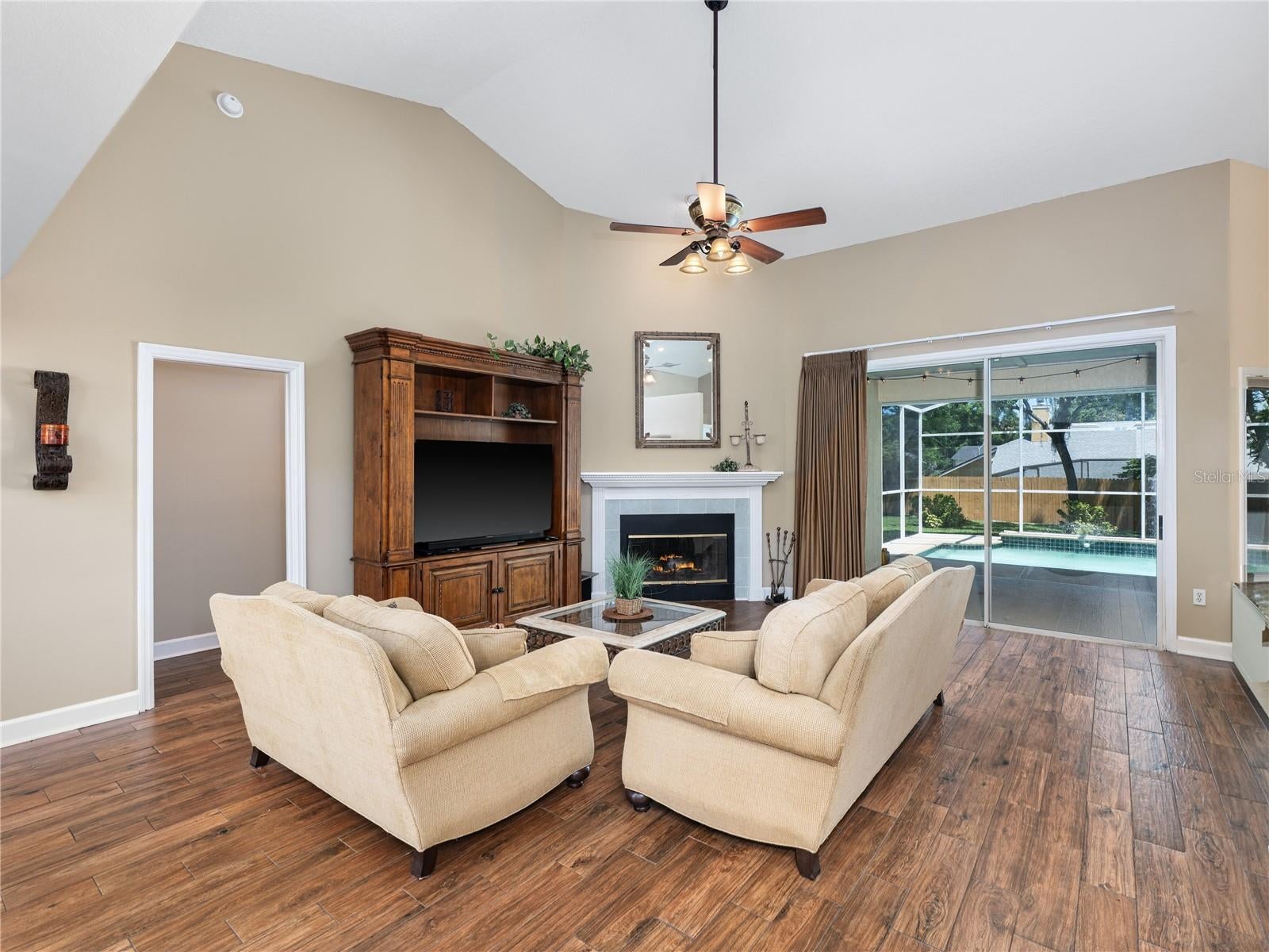 1045 ABBOTSFORD COURT