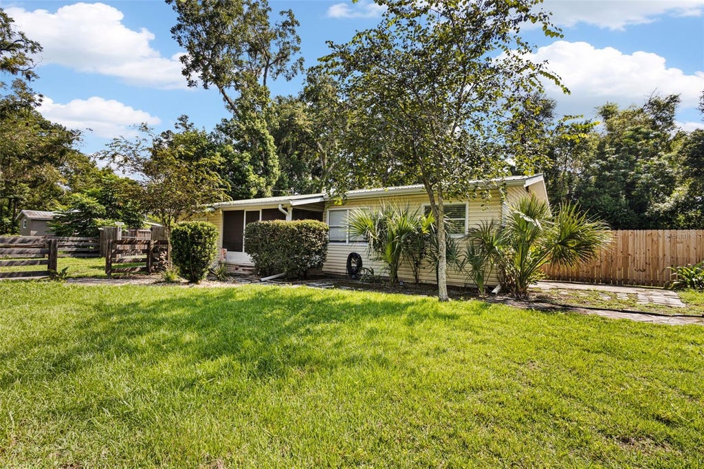 Photo of 418 NE 3rd Street, Trenton, FL 32693 (MLS # GC542756)