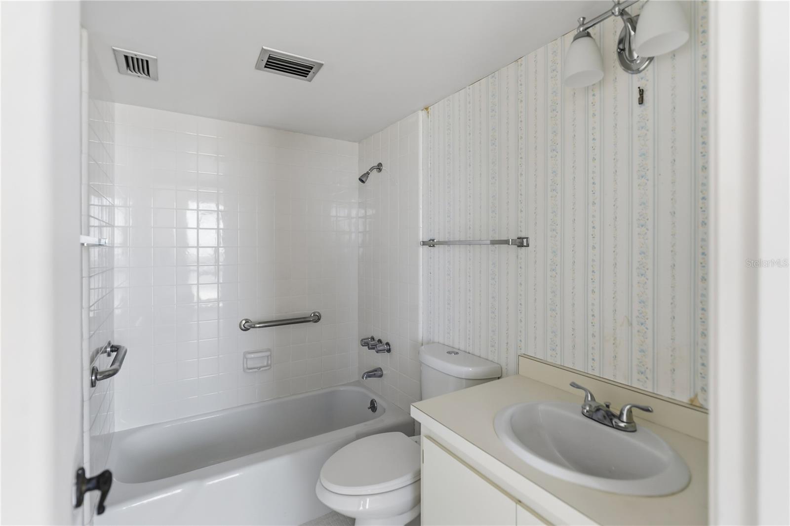 ARBOMAR APTS - Residential