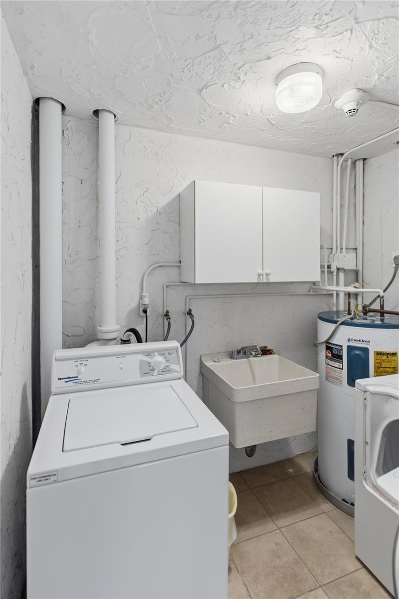 ARBOMAR APTS - Residential