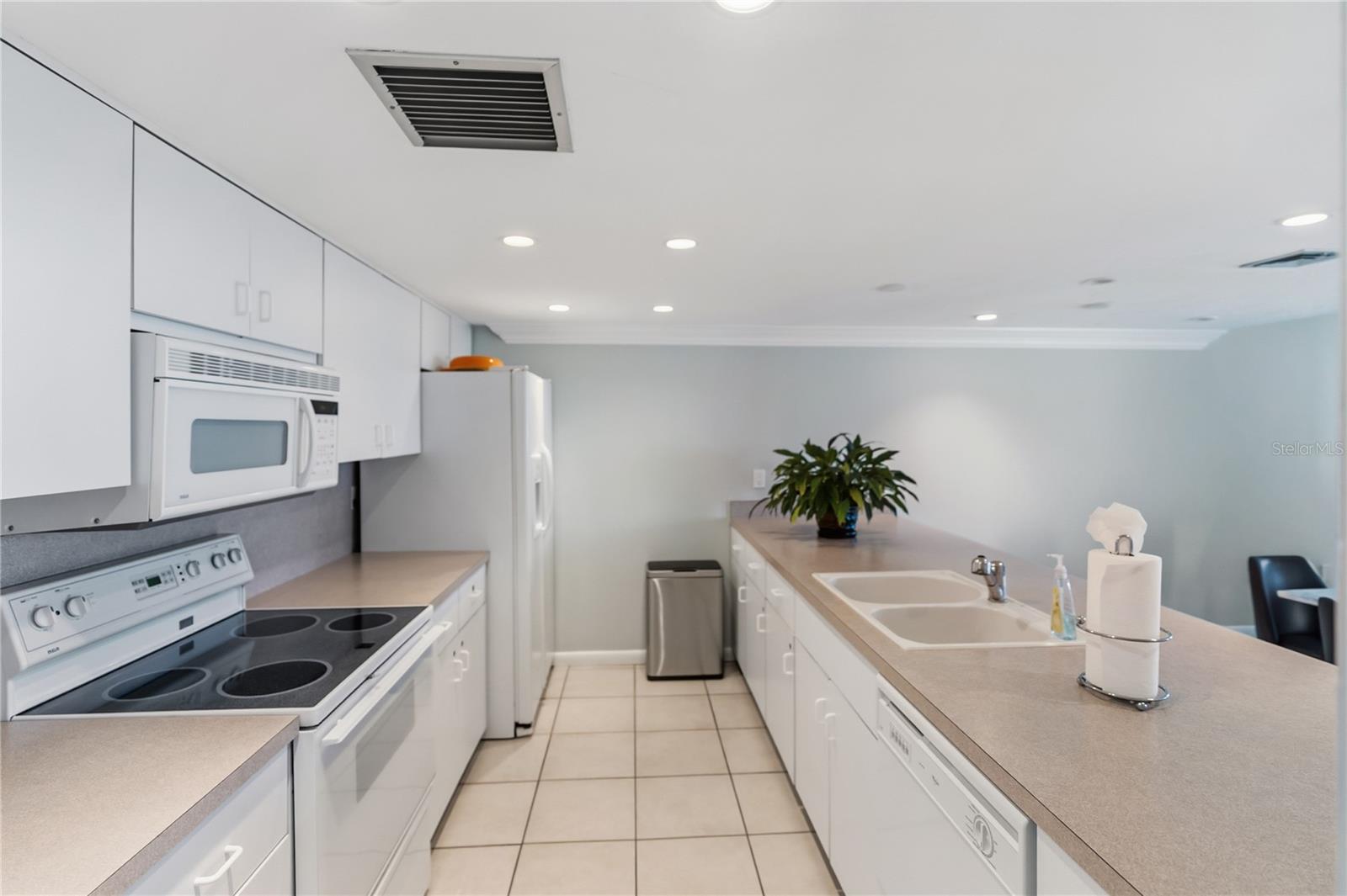 ARBOMAR APTS - Residential