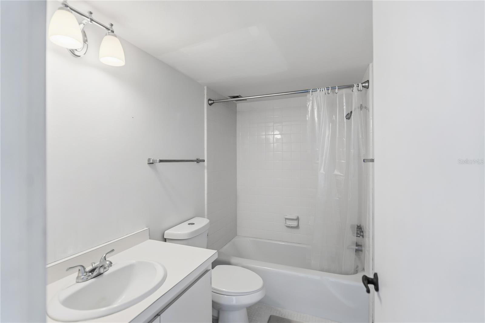 ARBOMAR APTS - Residential