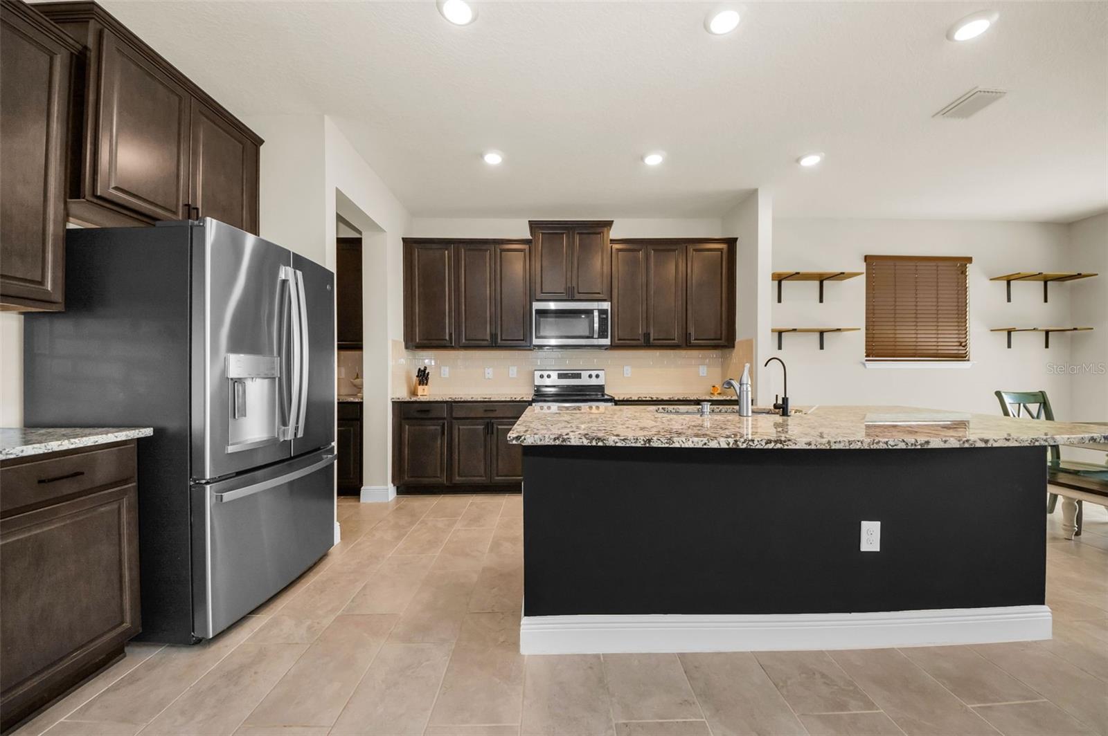 MANGROVE MANOR PH 1 - Residential