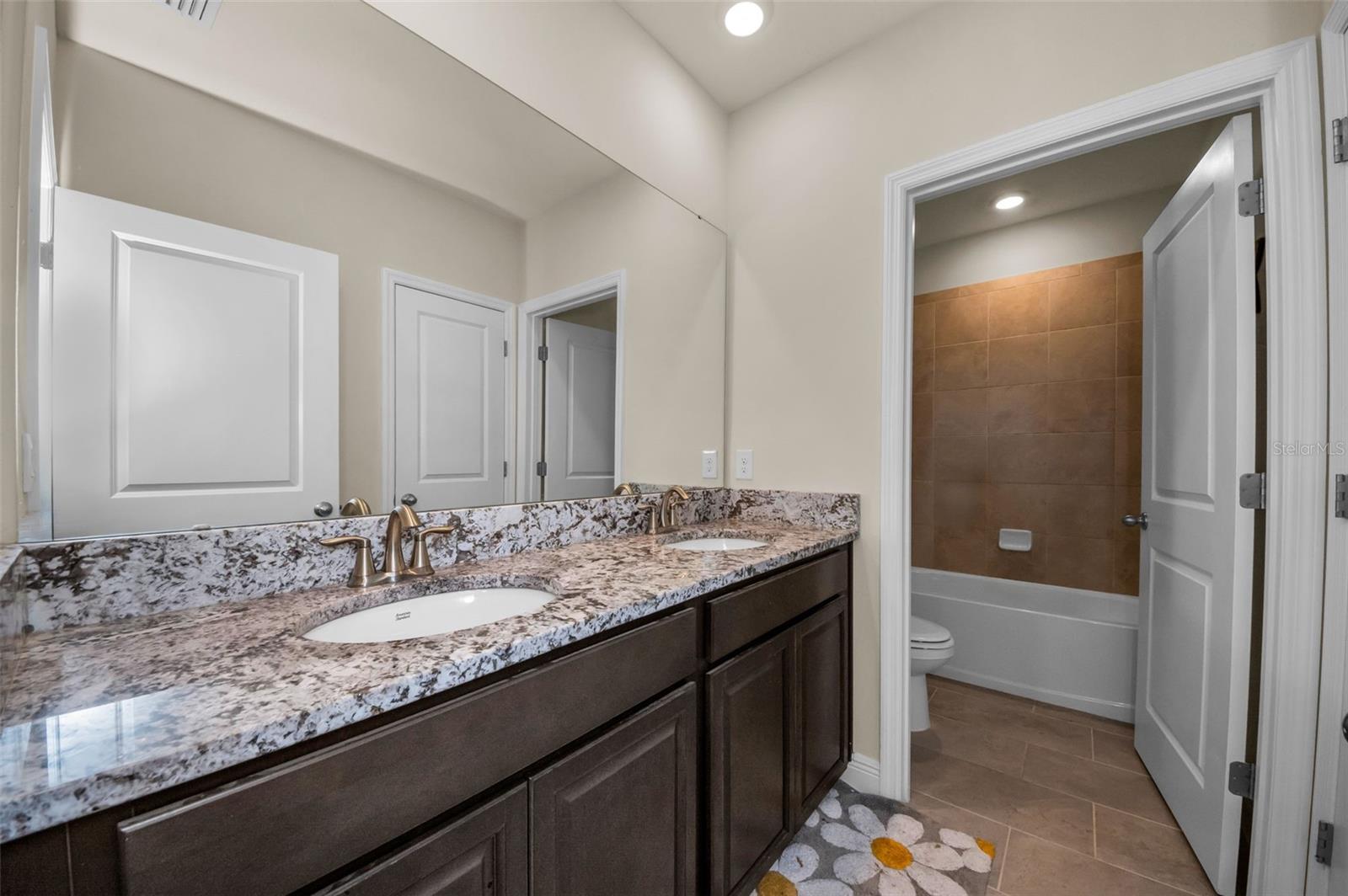 MANGROVE MANOR PH 1 - Residential