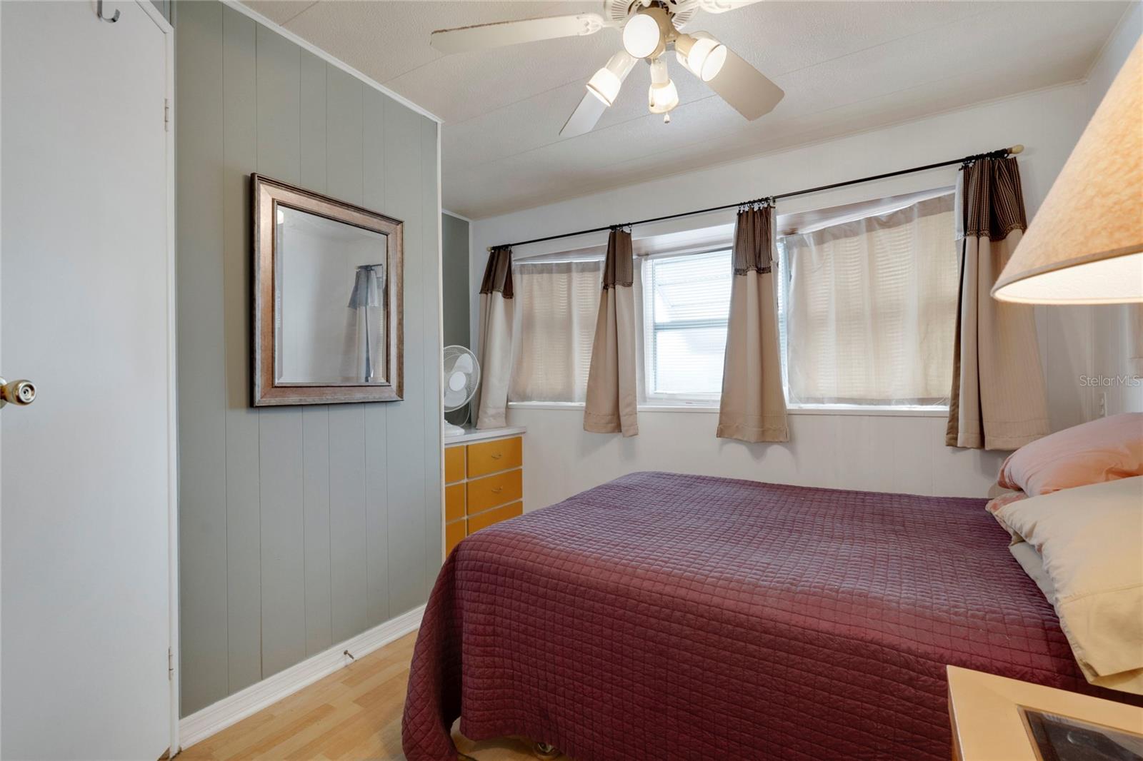 OAKWOOD MANOR - Residential