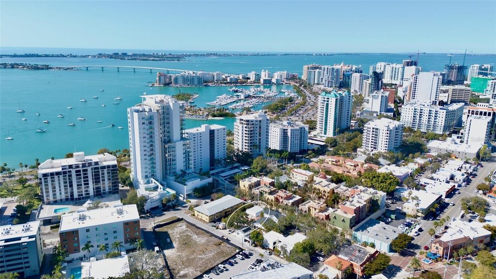 Photo of 1516 Oak Street, Sarasota, FL 34236 (MLS # A4680208)