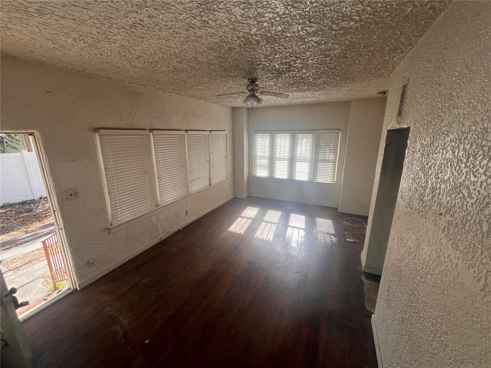 19 W PENDLETON AVENUE