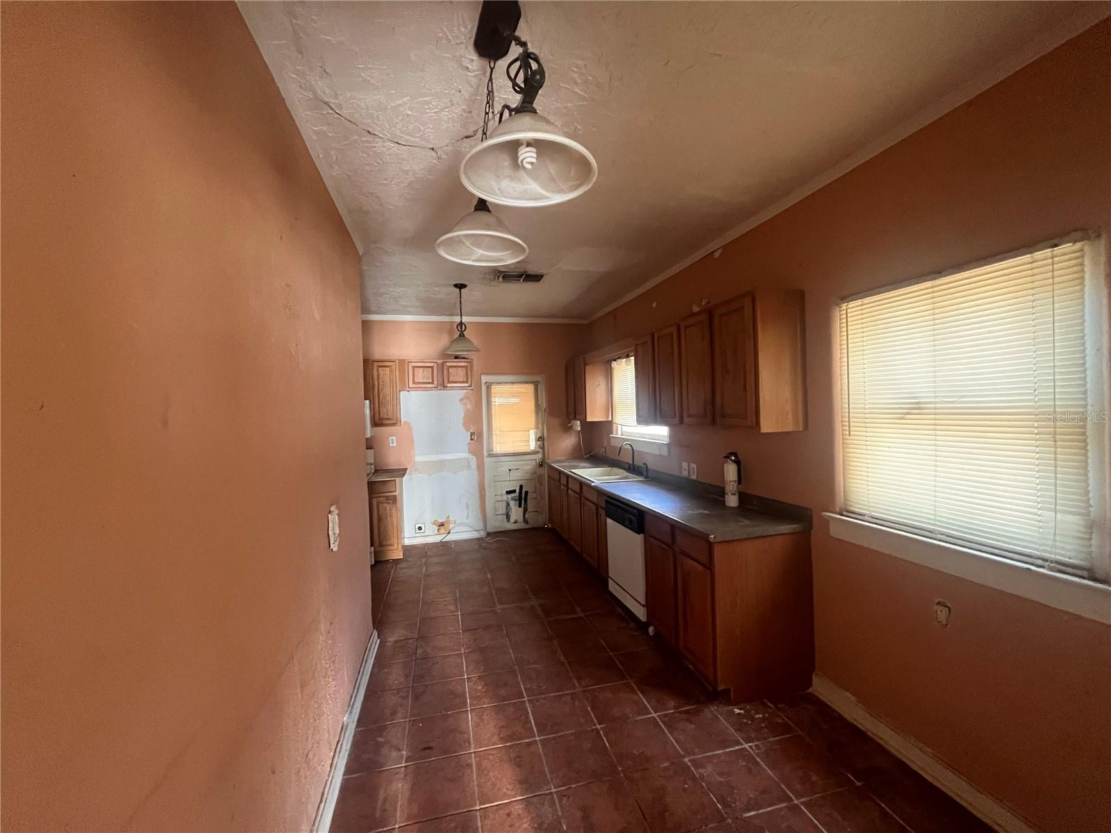 19 W PENDLETON AVENUE