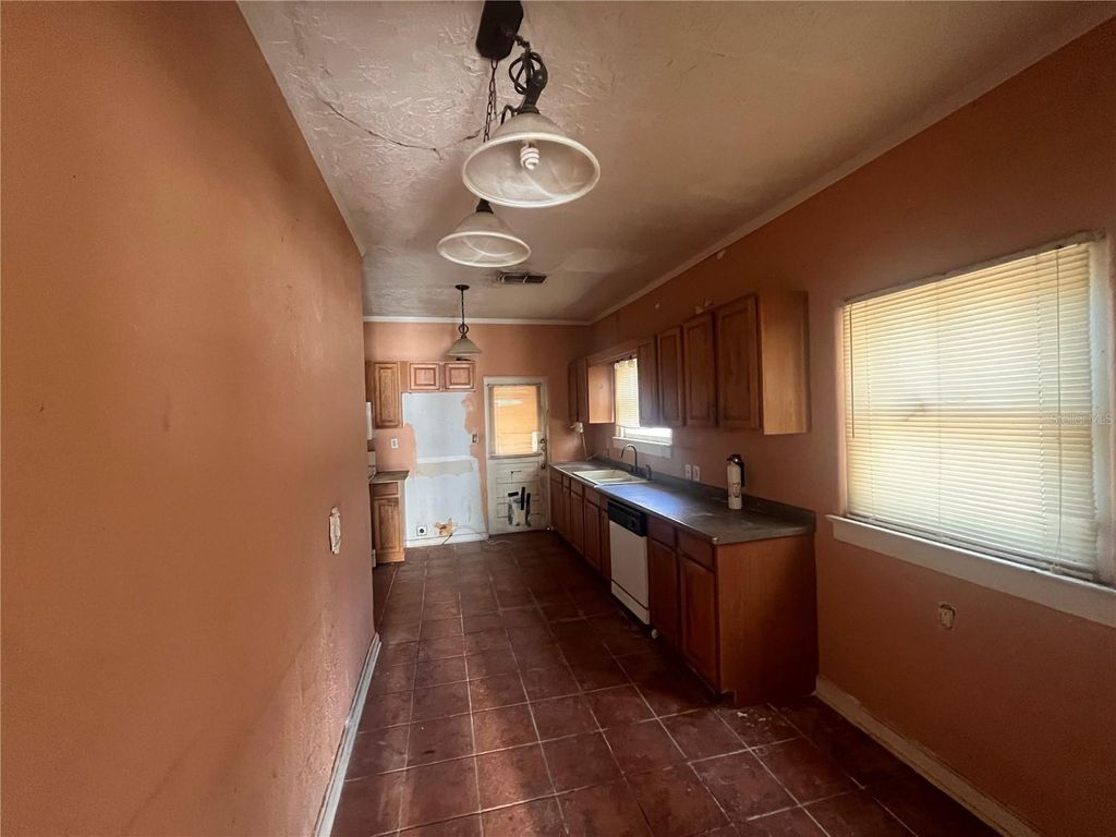 Photo of 19 W Pendleton Avenue, Eustis, FL 32726 (MLS # O6369228)