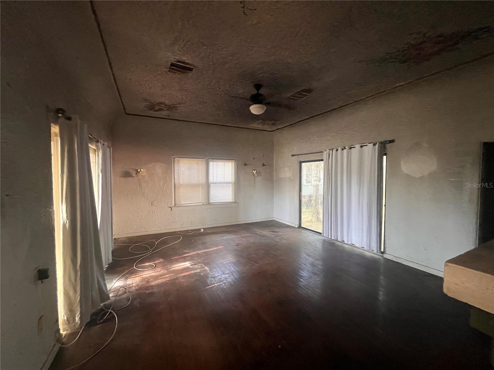 19 W PENDLETON AVENUE