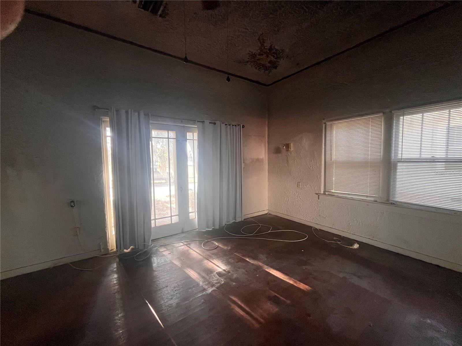 19 W PENDLETON AVENUE