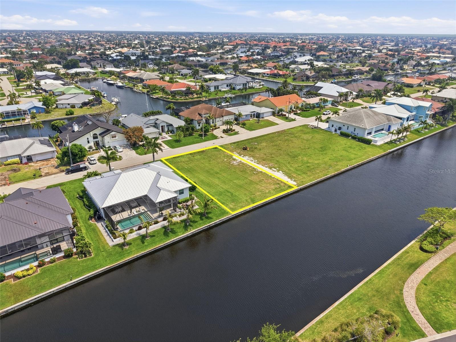 PUNTA GORDA ISLES SEC 24 - Land