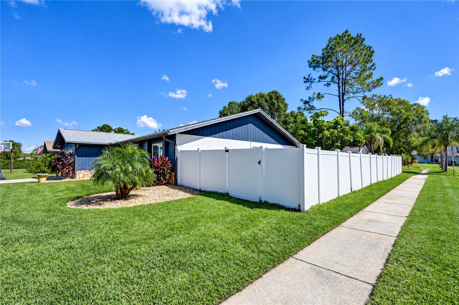 16201 PARKSIDE DRIVE