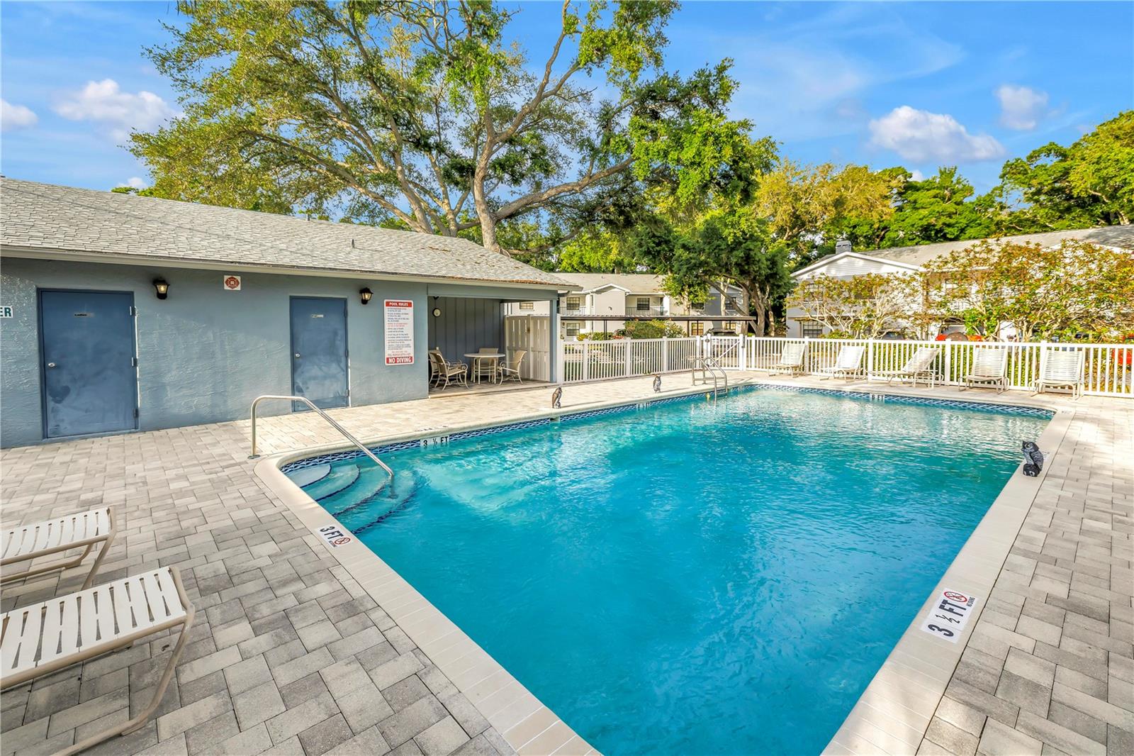 OAKS OF SEMINOLE CONDO - Residential