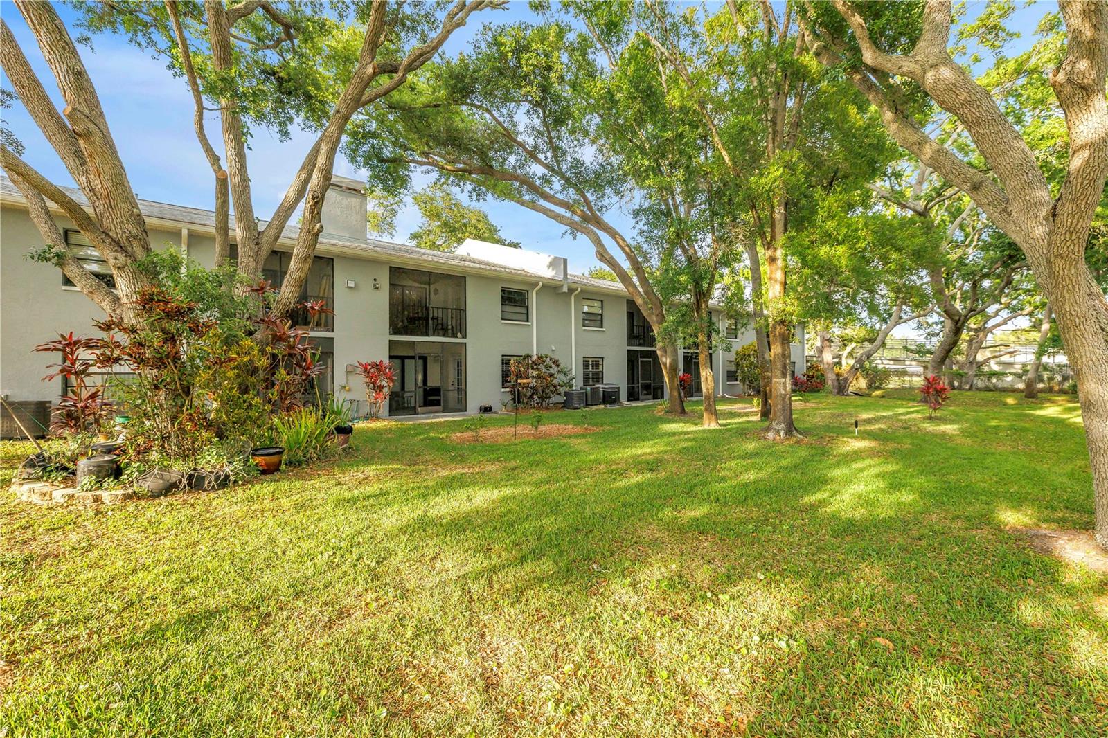 OAKS OF SEMINOLE CONDO - Residential