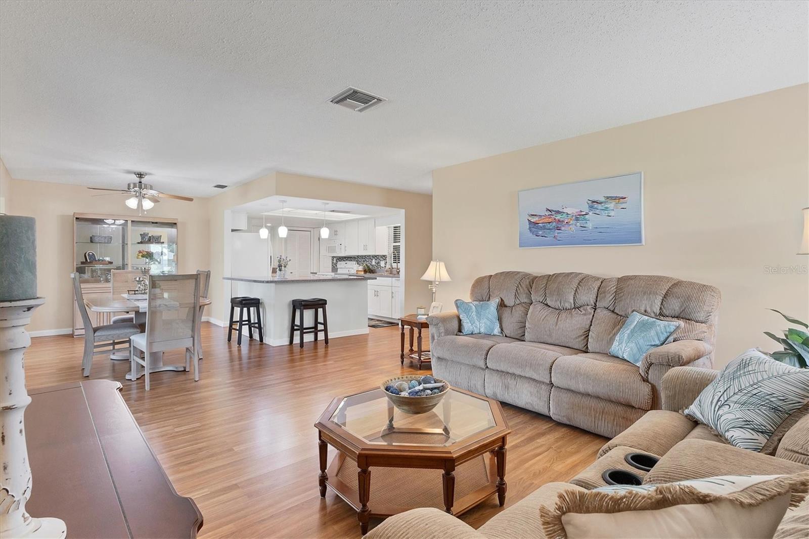 VILLAGE GREEN OF BRADENTON SEC 3 - Residential