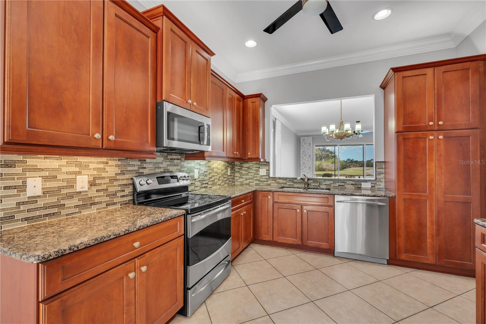 VALENCIA LAKES - Residential