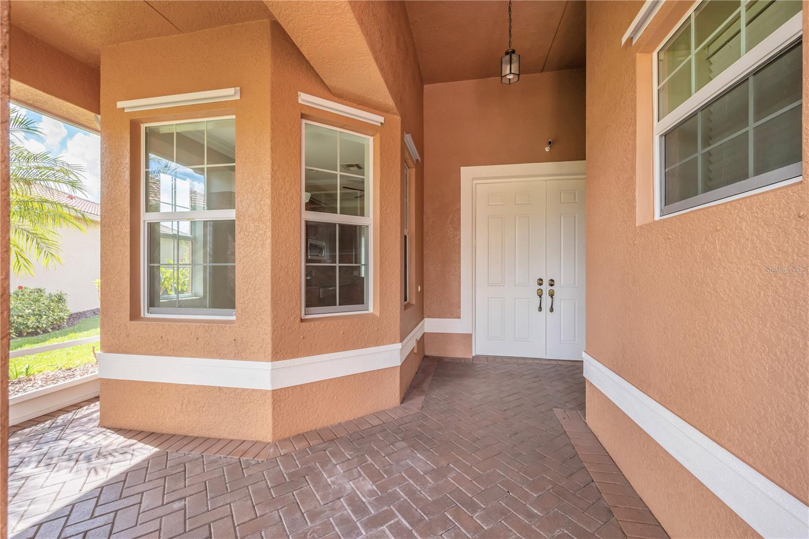 VALENCIA LAKES - Residential