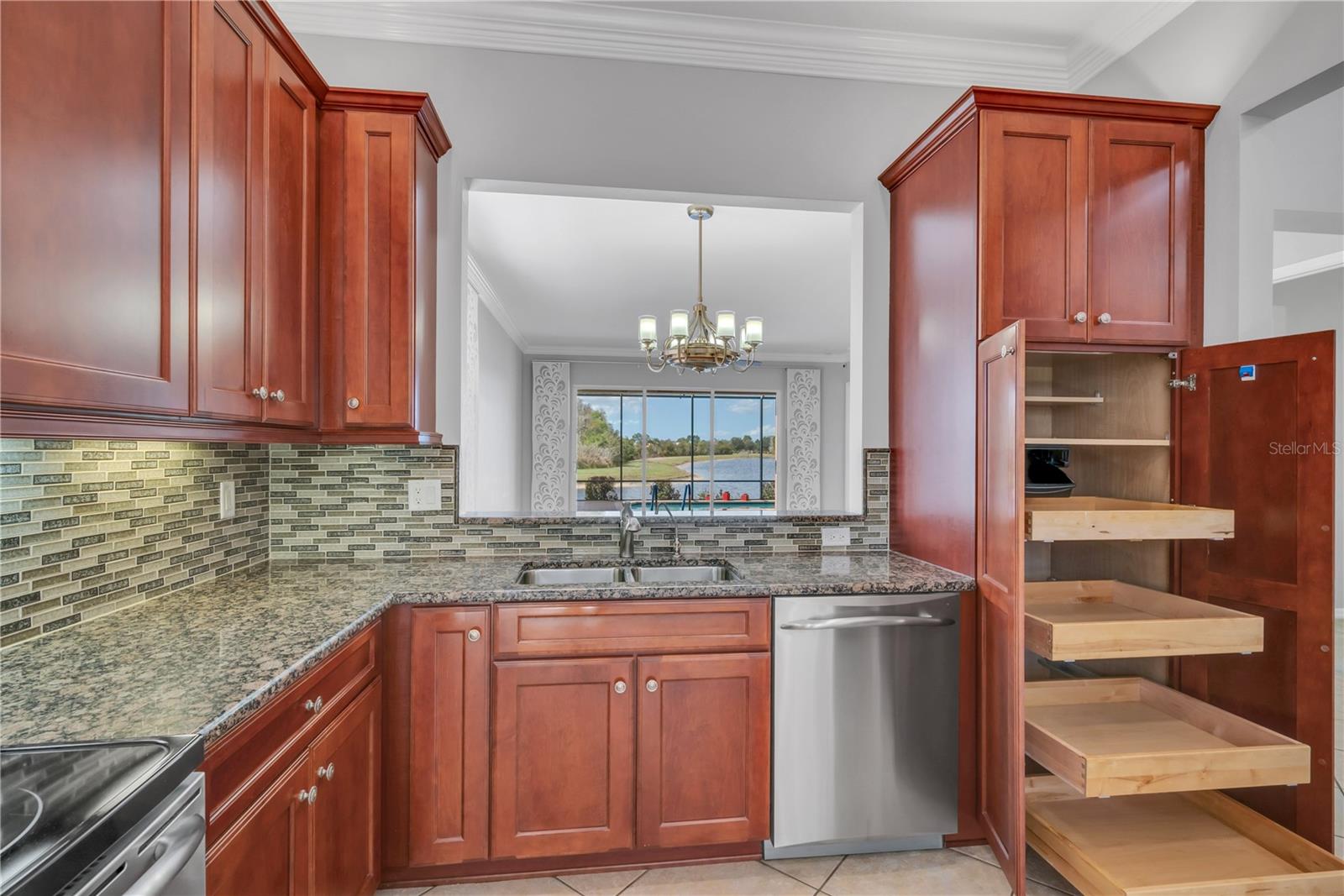 VALENCIA LAKES - Residential