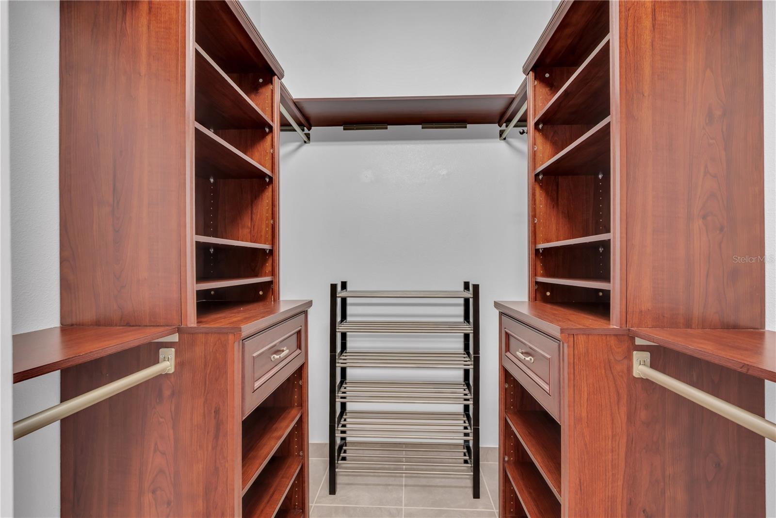 VALENCIA LAKES - Residential