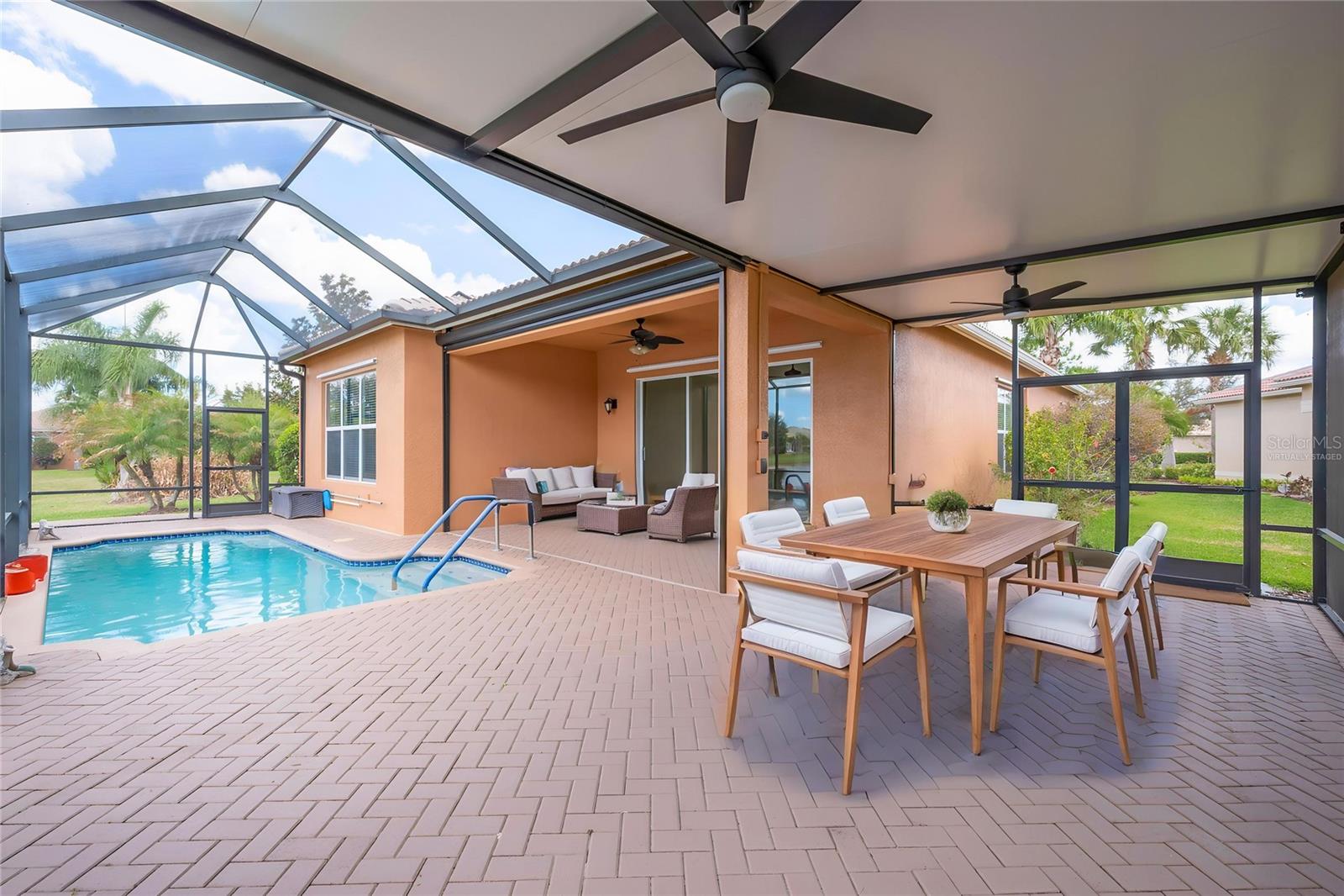 VALENCIA LAKES - Residential