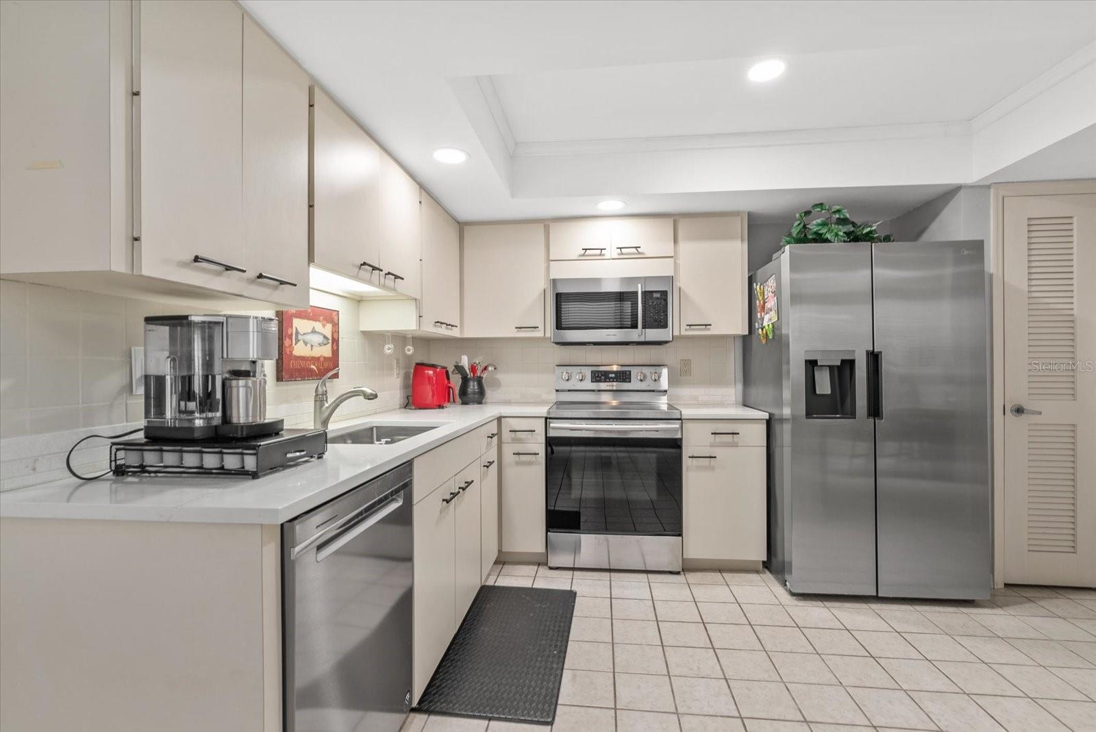 LAKESHORE VILLAGE - Residential