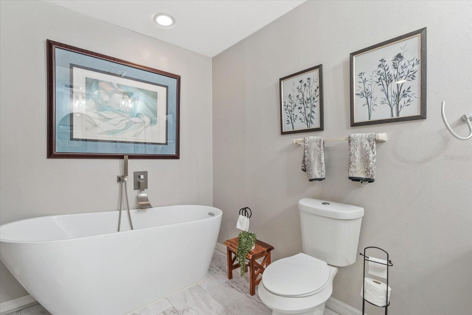 LAKESHORE VILLAGE - Residential