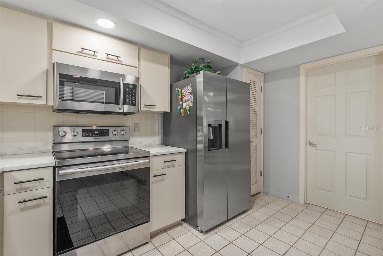 LAKESHORE VILLAGE - Residential