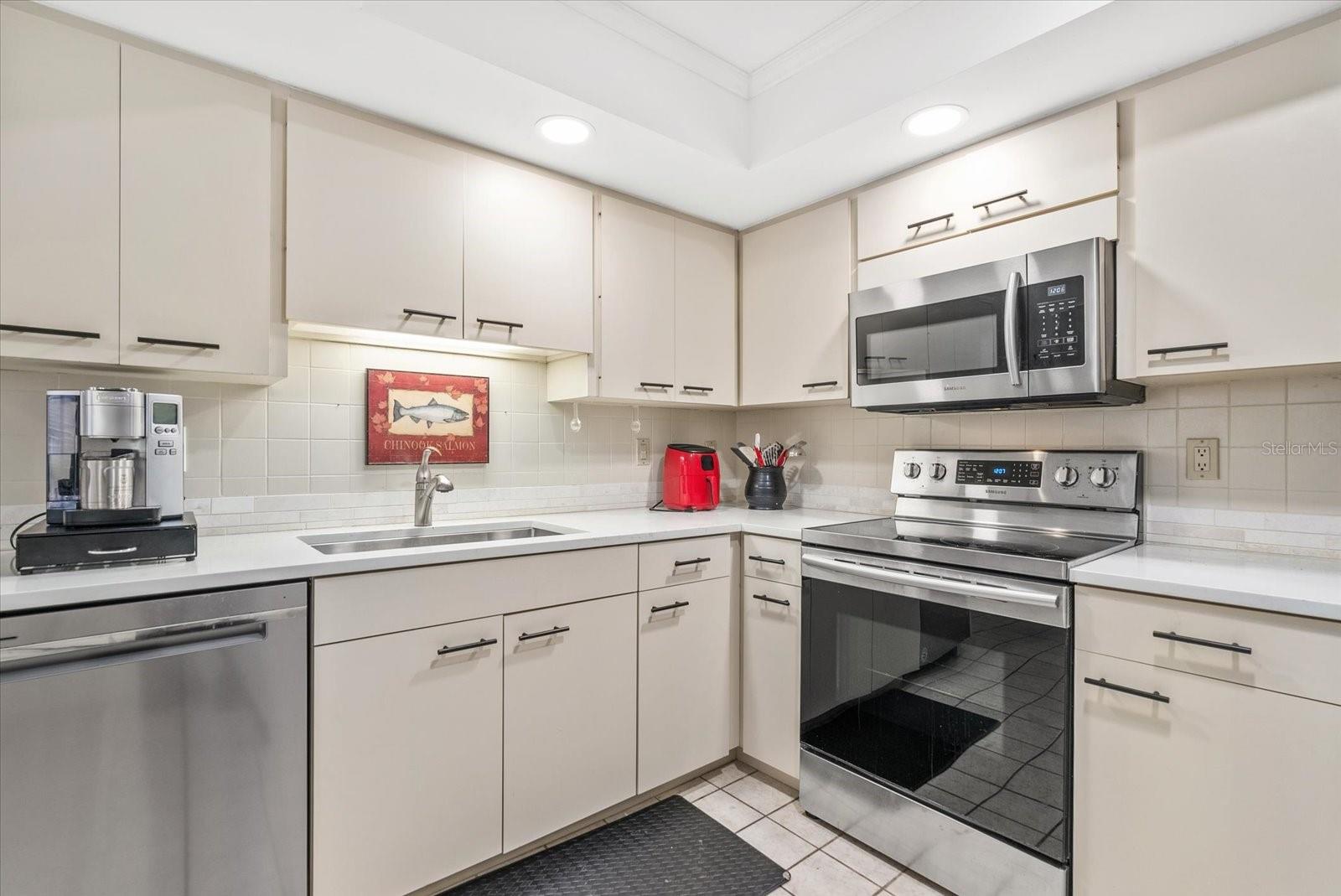 LAKESHORE VILLAGE - Residential