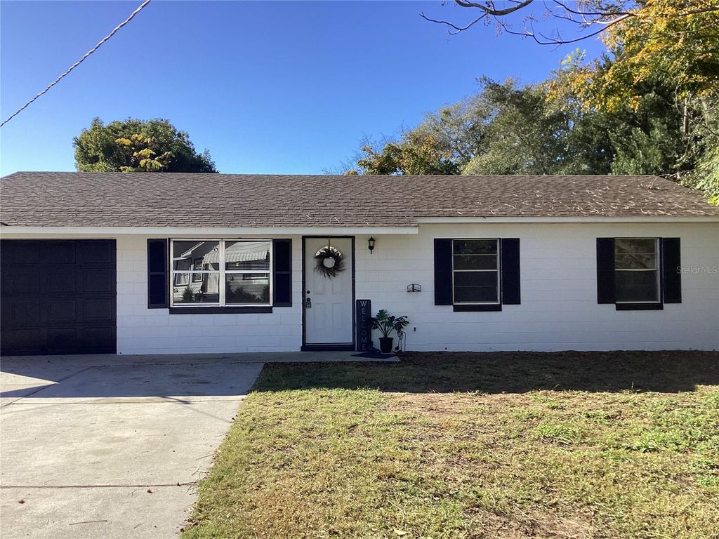 Photo of 607 Ridge Place, Tavares, FL 32778 (MLS # G5104611)