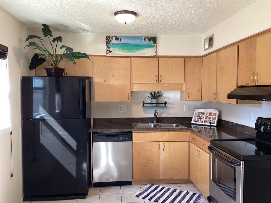 Photo of 607 Ridge Place, Tavares, FL 32778 (MLS # G5104611)