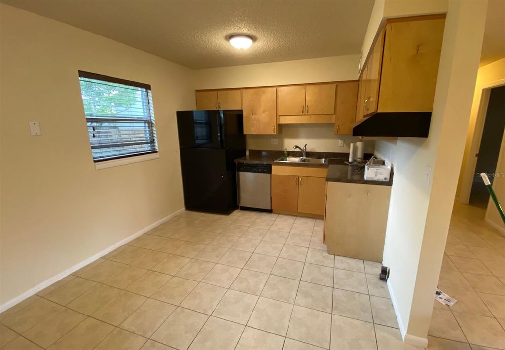 Photo of 607 Ridge Place, Tavares, FL 32778 (MLS # G5104611)