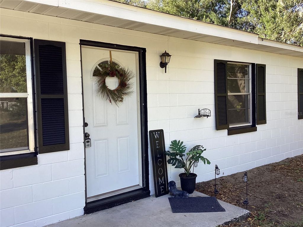 Photo of 607 Ridge Place, Tavares, FL 32778 (MLS # G5104611)