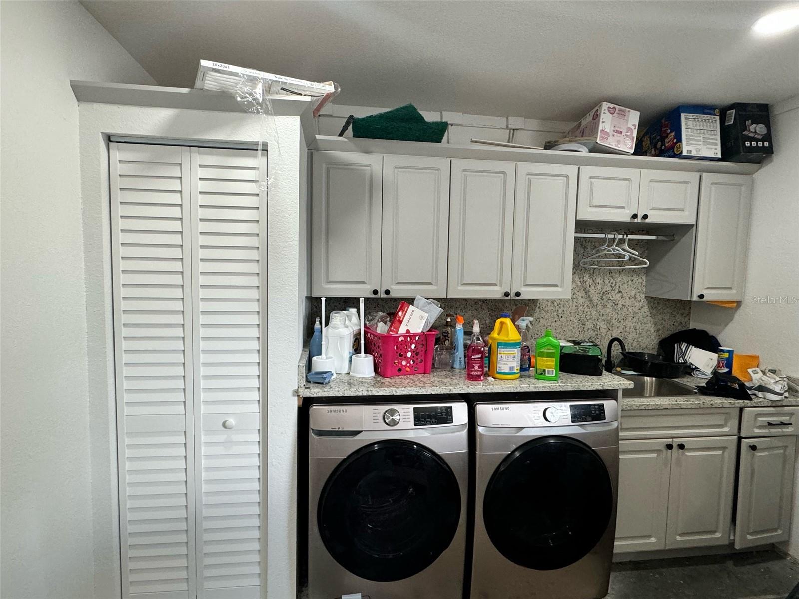 TWELVE OAKS VILLAGE UNIT 3 - Residential Lease