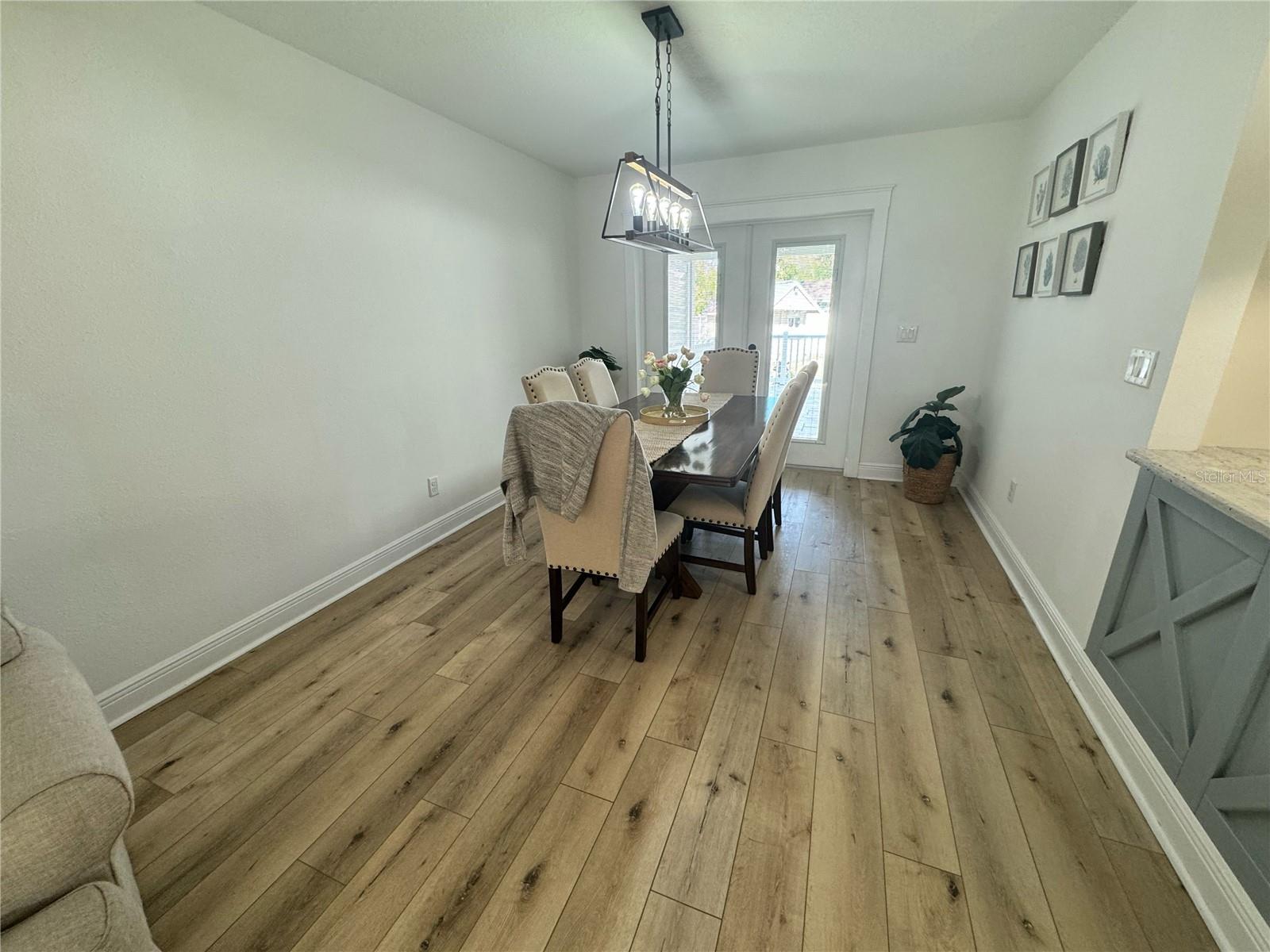 TWELVE OAKS VILLAGE UNIT 3 - Residential Lease