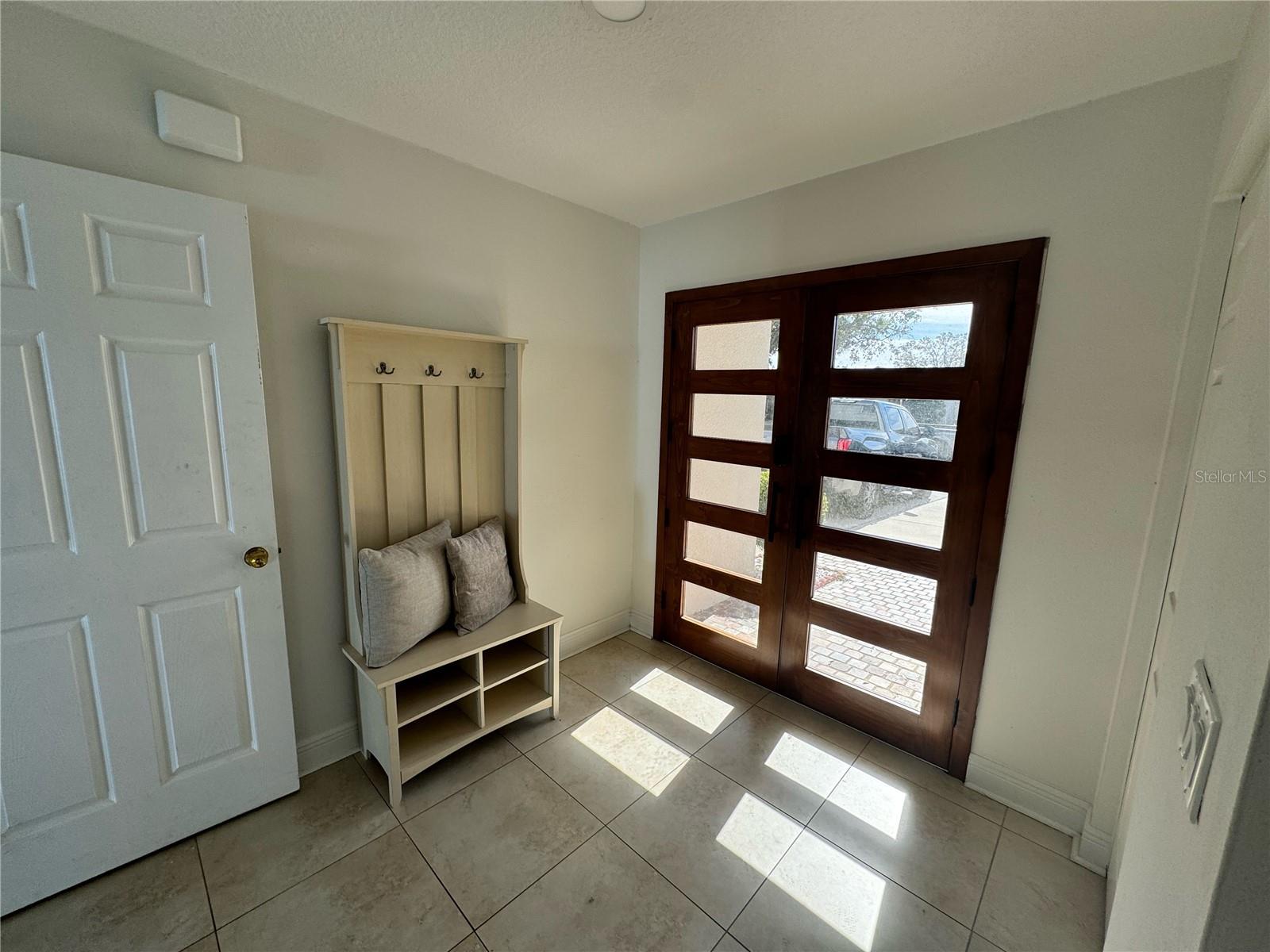 TWELVE OAKS VILLAGE UNIT 3 - Residential Lease