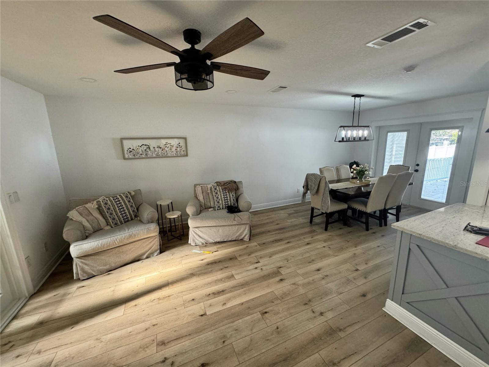 TWELVE OAKS VILLAGE UNIT 3 - Residential Lease