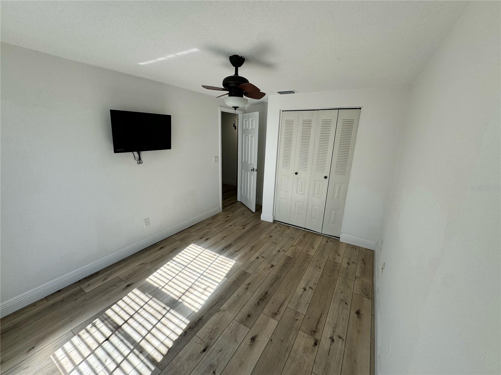 TWELVE OAKS VILLAGE UNIT 3 - Residential Lease