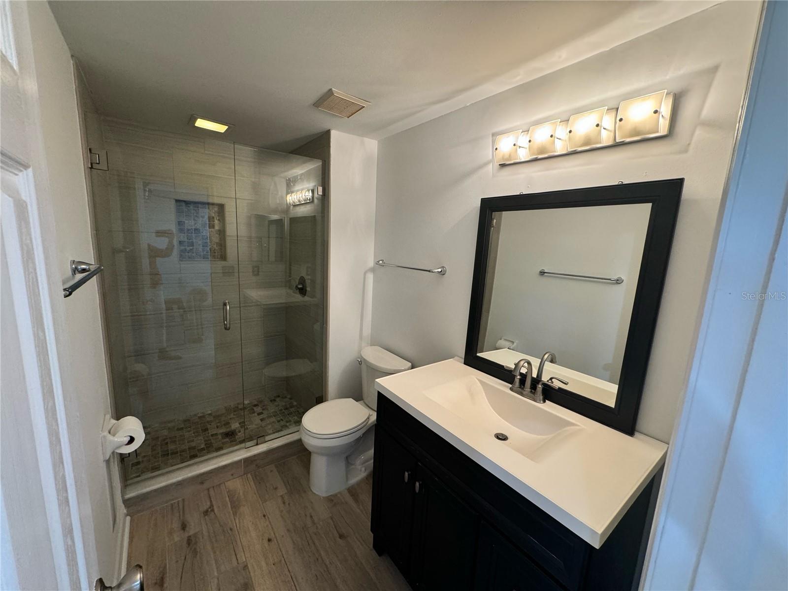 TWELVE OAKS VILLAGE UNIT 3 - Residential Lease