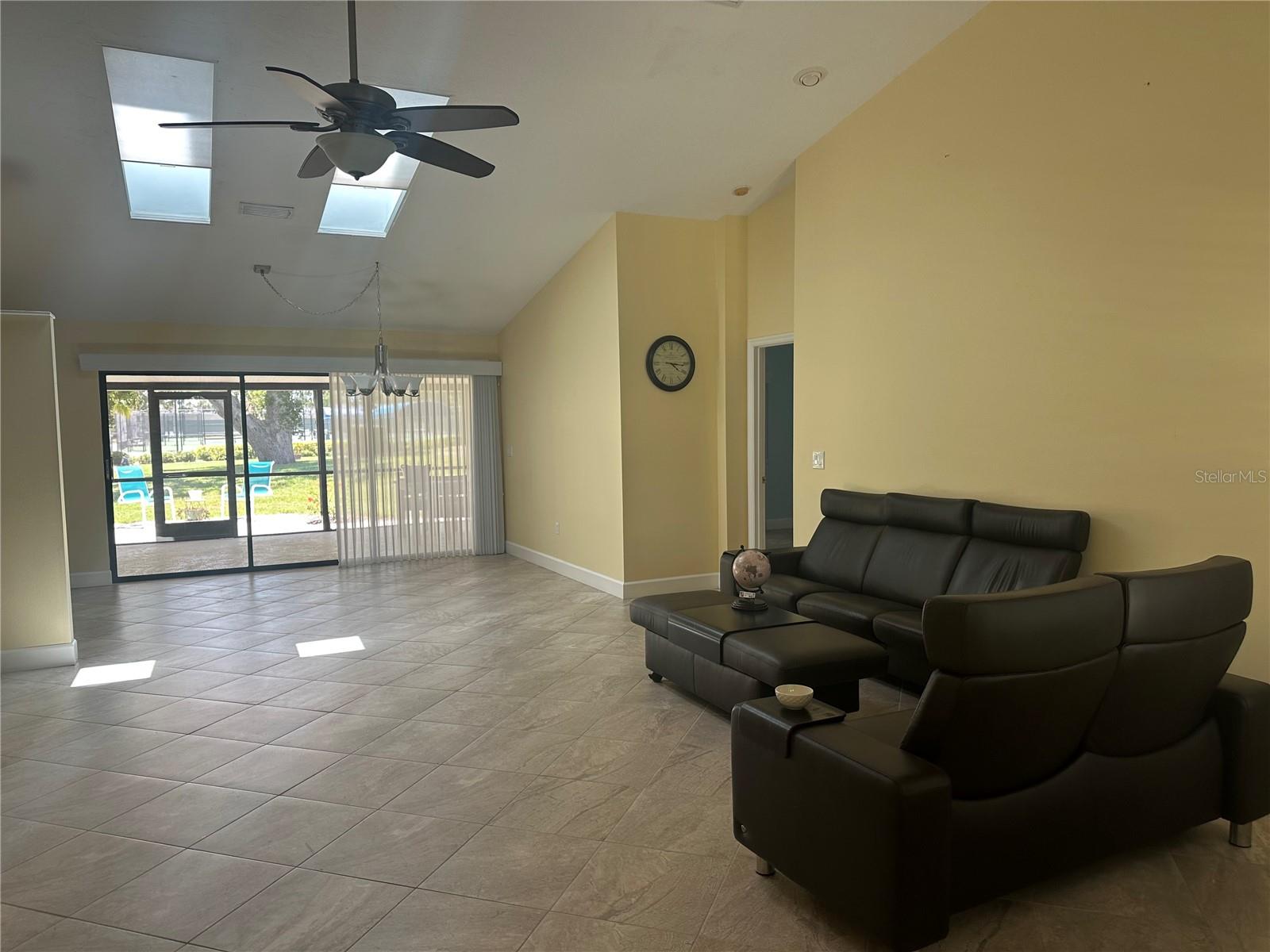 217 CARRIAGE HOUSE LANE 217