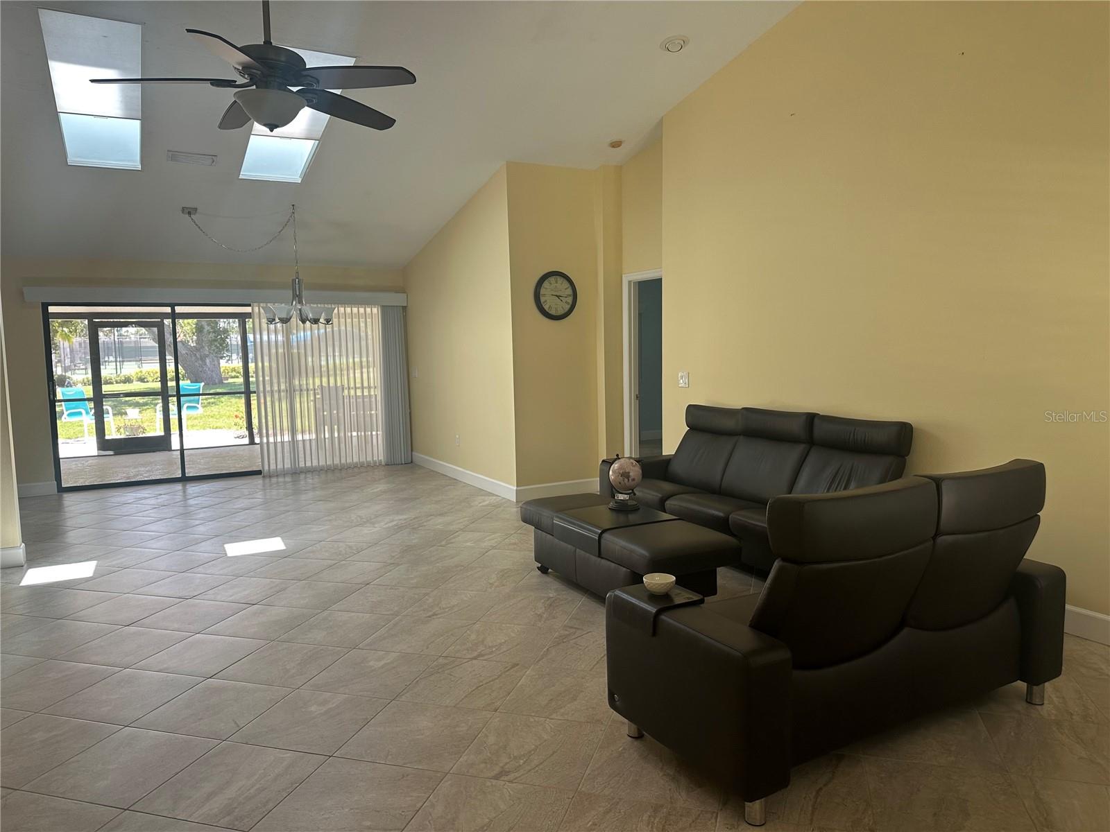 217 CARRIAGE HOUSE LANE 217
