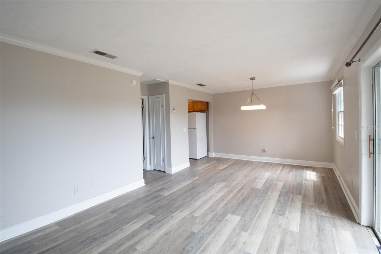 WHISPERING OAKS - Residential Lease