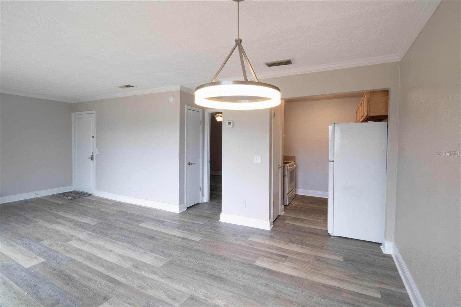 WHISPERING OAKS - Residential Lease