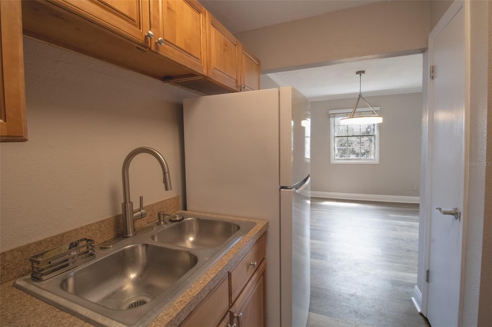 WHISPERING OAKS - Residential Lease